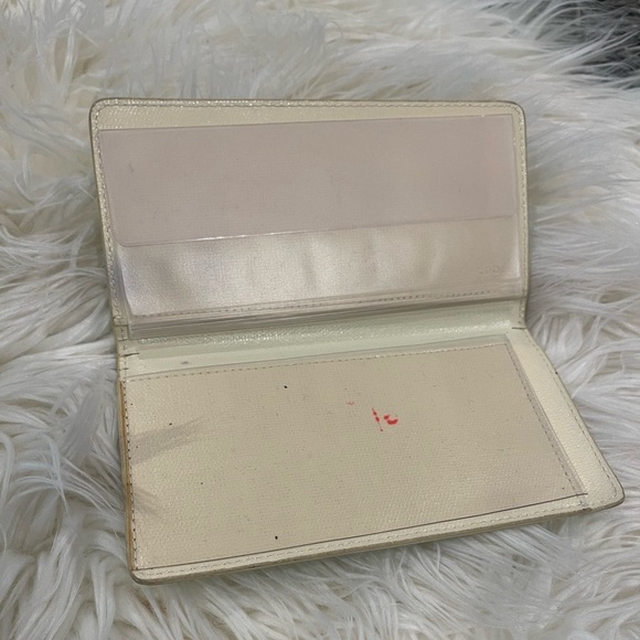 Lodi’s Green Wallet - Picture 4 of 5